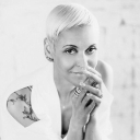 Mariza Flores logo