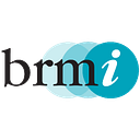 Logo de BRMi