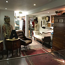ANTIQUES & CHIC